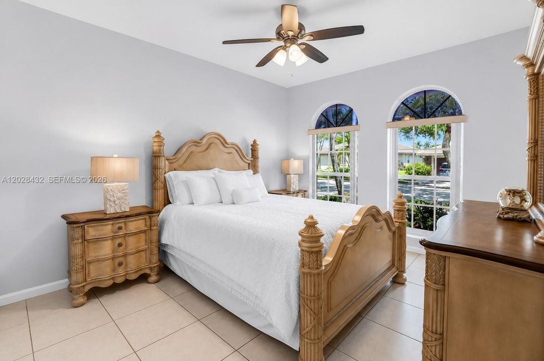 For Sale: $1,100,000 (5 beds, 3 baths, 2879 Square Feet)