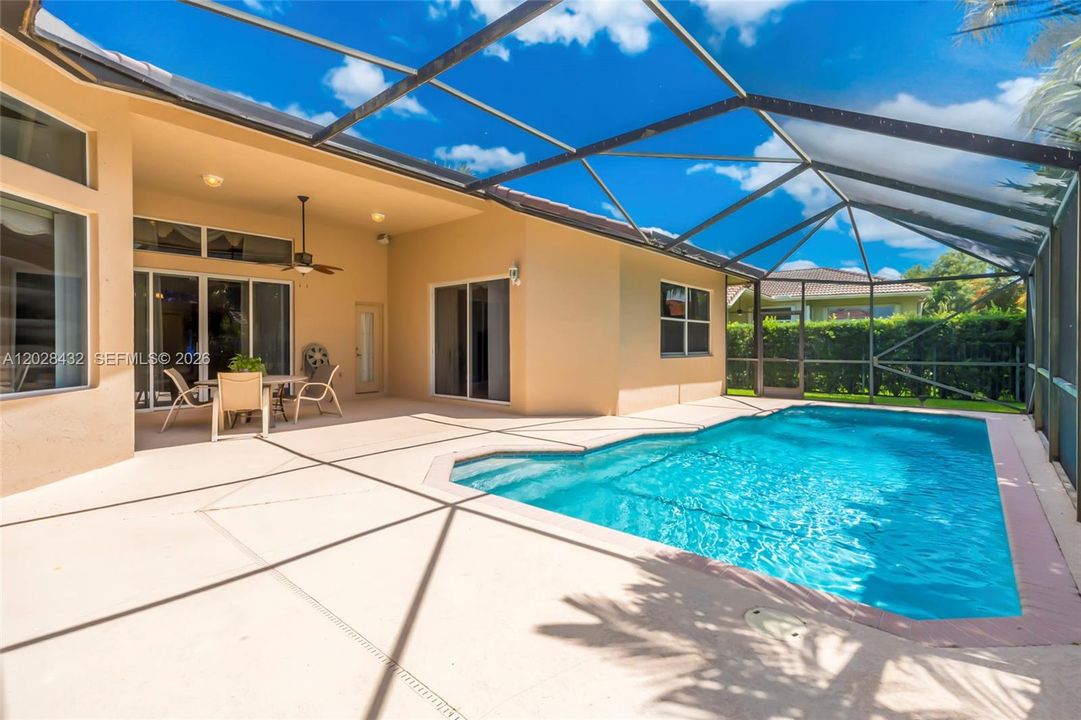 For Sale: $1,100,000 (5 beds, 3 baths, 2879 Square Feet)
