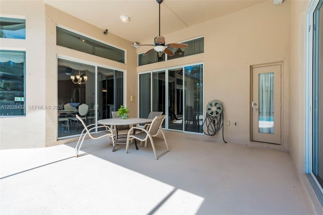 For Sale: $1,100,000 (5 beds, 3 baths, 2879 Square Feet)