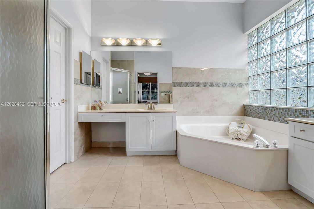For Sale: $1,100,000 (5 beds, 3 baths, 2879 Square Feet)