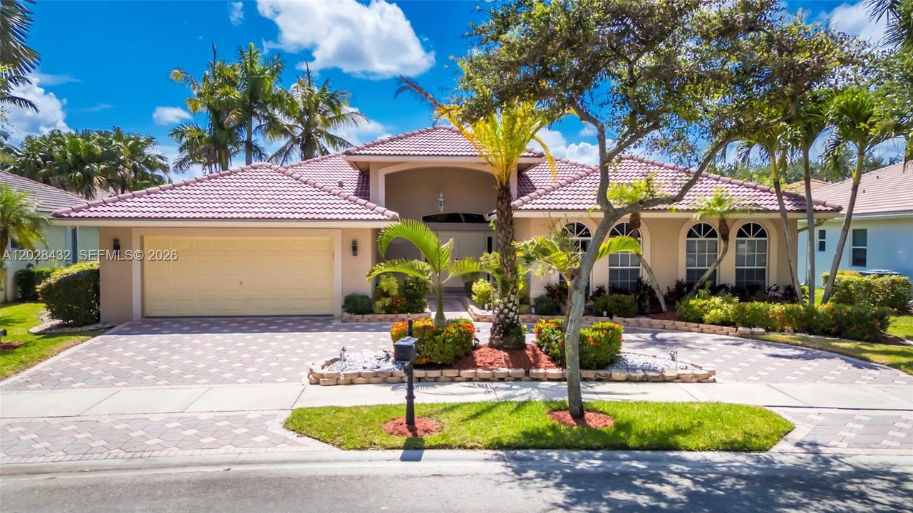 For Sale: $1,100,000 (5 beds, 3 baths, 2879 Square Feet)