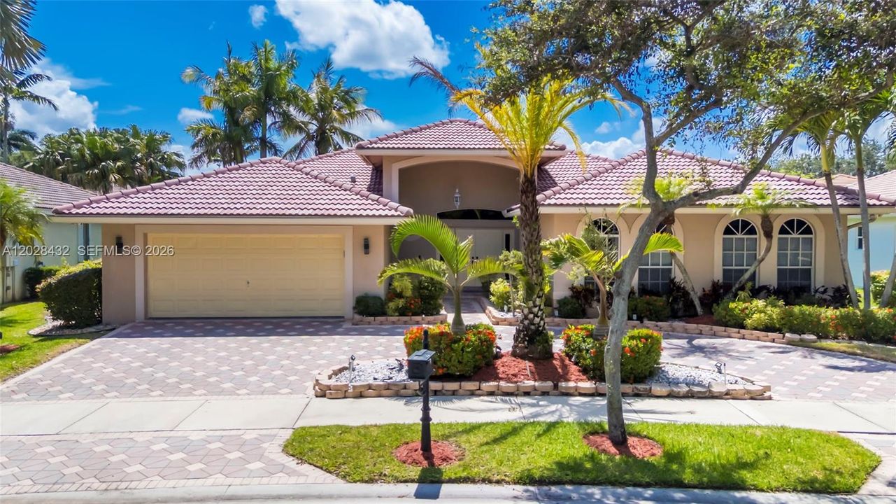 For Sale: $1,100,000 (5 beds, 3 baths, 2879 Square Feet)