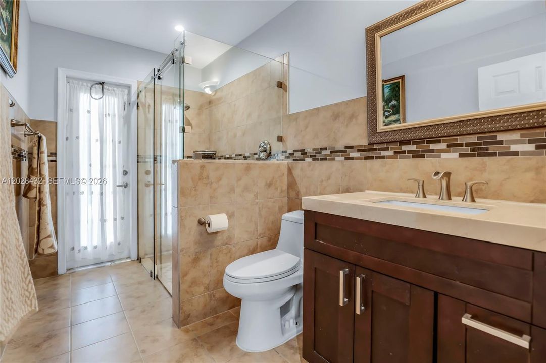 For Sale: $1,100,000 (5 beds, 3 baths, 2879 Square Feet)