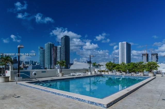For Sale: $365,000 (1 beds, 1 baths, 800 Square Feet)