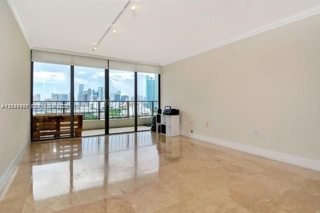 For Sale: $365,000 (1 beds, 1 baths, 800 Square Feet)