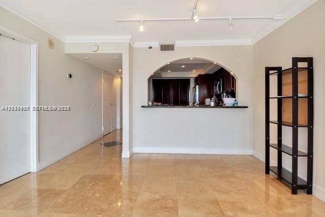 For Sale: $365,000 (1 beds, 1 baths, 800 Square Feet)