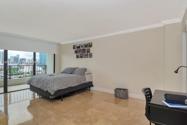 For Sale: $365,000 (1 beds, 1 baths, 800 Square Feet)