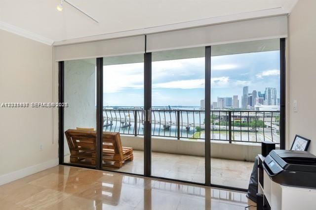For Sale: $365,000 (1 beds, 1 baths, 800 Square Feet)