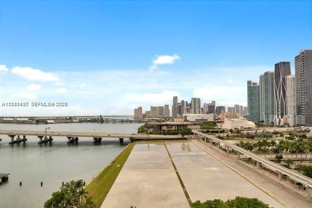 For Sale: $365,000 (1 beds, 1 baths, 800 Square Feet)