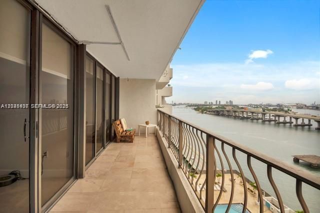 For Sale: $365,000 (1 beds, 1 baths, 800 Square Feet)