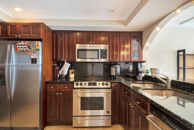 For Sale: $365,000 (1 beds, 1 baths, 800 Square Feet)