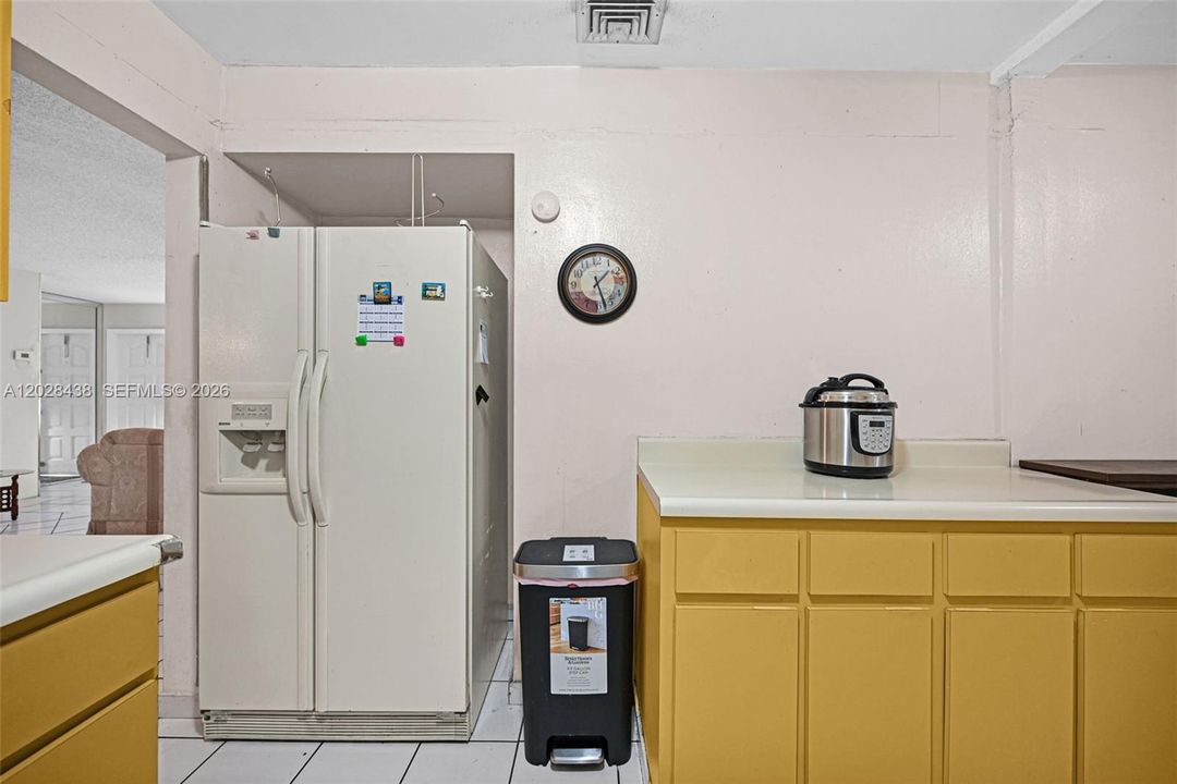 For Sale: $800,000 (5 beds, 3 baths, 1894 Square Feet)