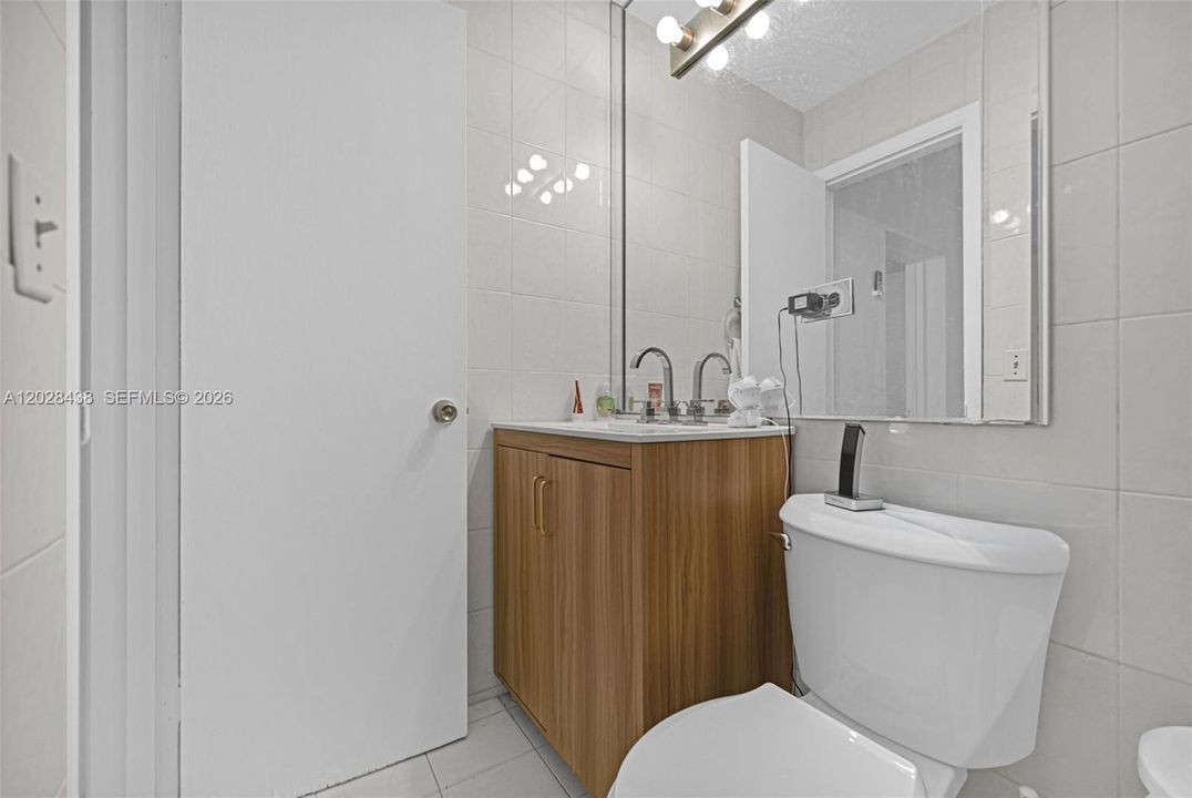 For Sale: $800,000 (5 beds, 3 baths, 1894 Square Feet)