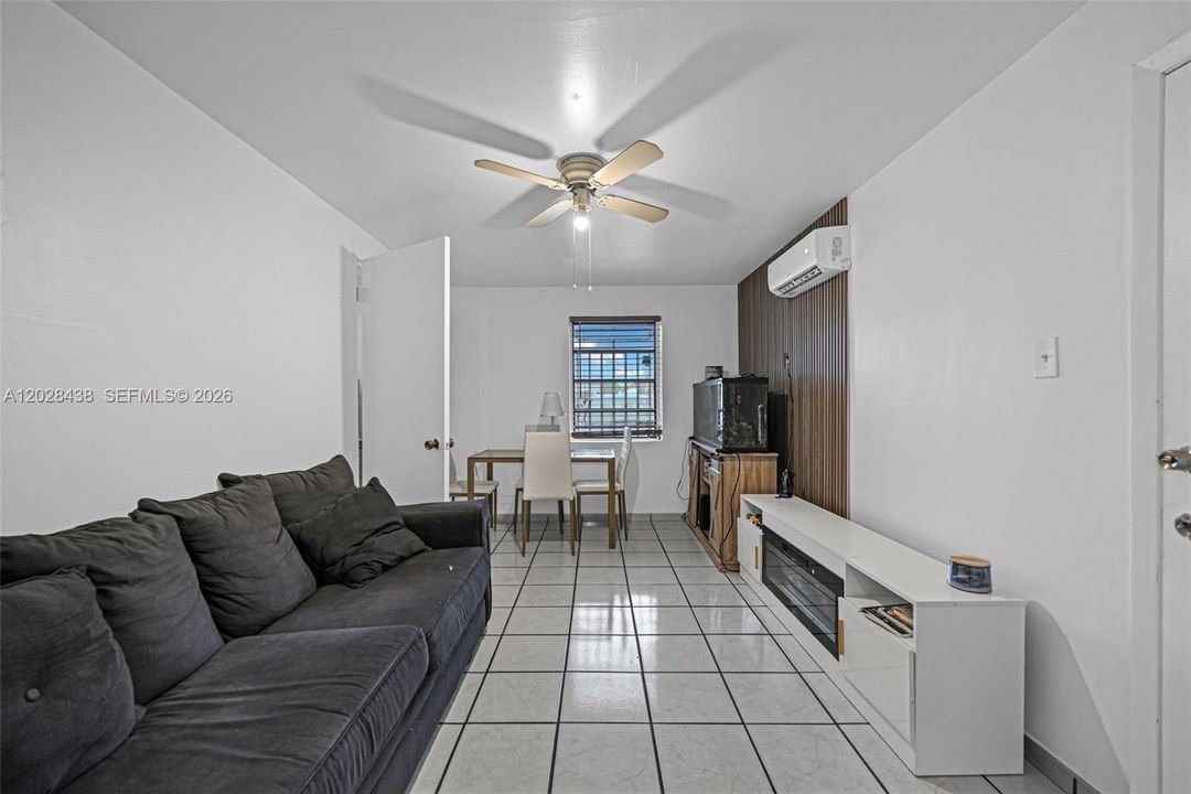 For Sale: $800,000 (5 beds, 3 baths, 1894 Square Feet)