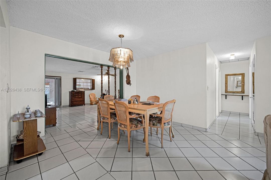 For Sale: $800,000 (5 beds, 3 baths, 1894 Square Feet)