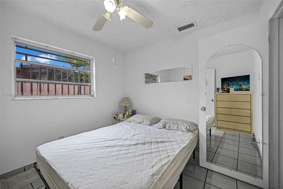 For Sale: $800,000 (5 beds, 3 baths, 1894 Square Feet)