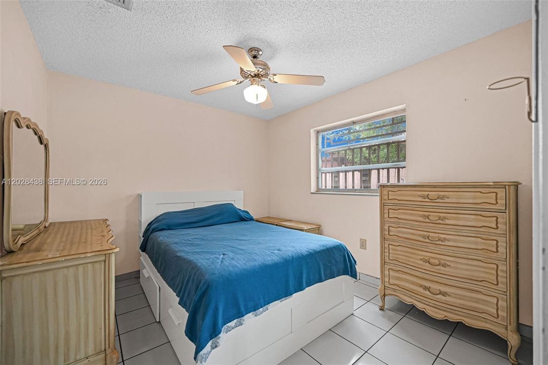 For Sale: $800,000 (5 beds, 3 baths, 1894 Square Feet)