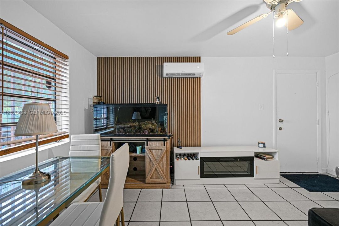 For Sale: $800,000 (5 beds, 3 baths, 1894 Square Feet)