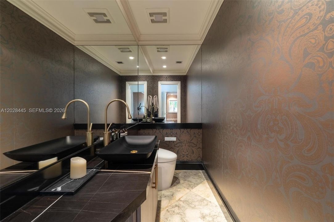 В аренду: $65,000 (6 спален, 6 ванн, 6599 Квадратных фут)