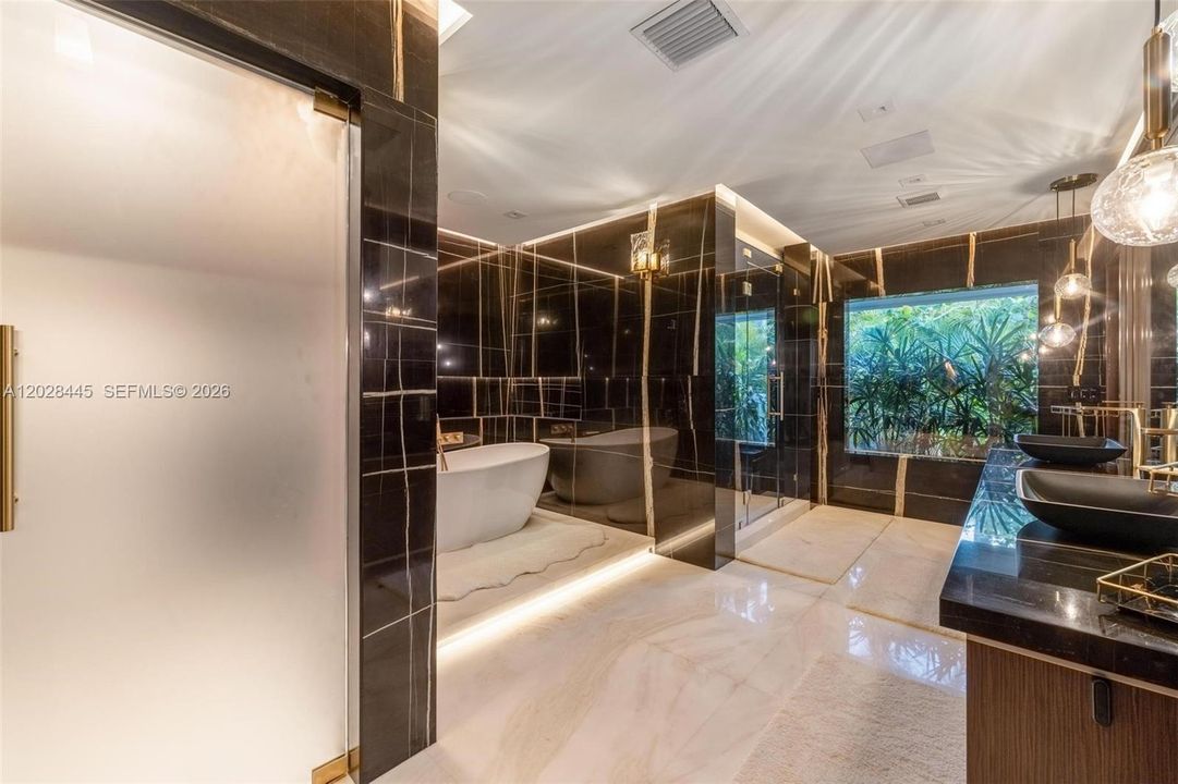 В аренду: $65,000 (6 спален, 6 ванн, 6599 Квадратных фут)