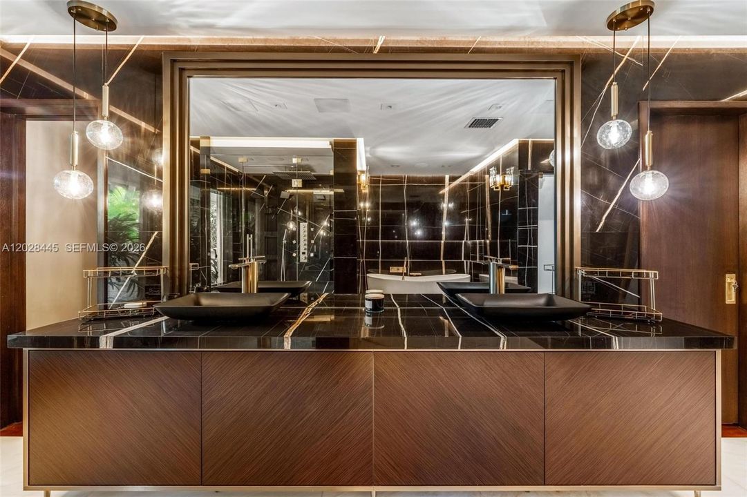 В аренду: $65,000 (6 спален, 6 ванн, 6599 Квадратных фут)