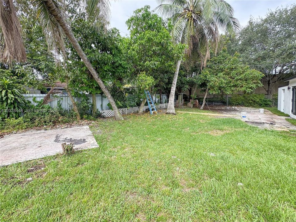 Active With Contract: $520,000 (3 beds, 2 baths, 1181 Square Feet)