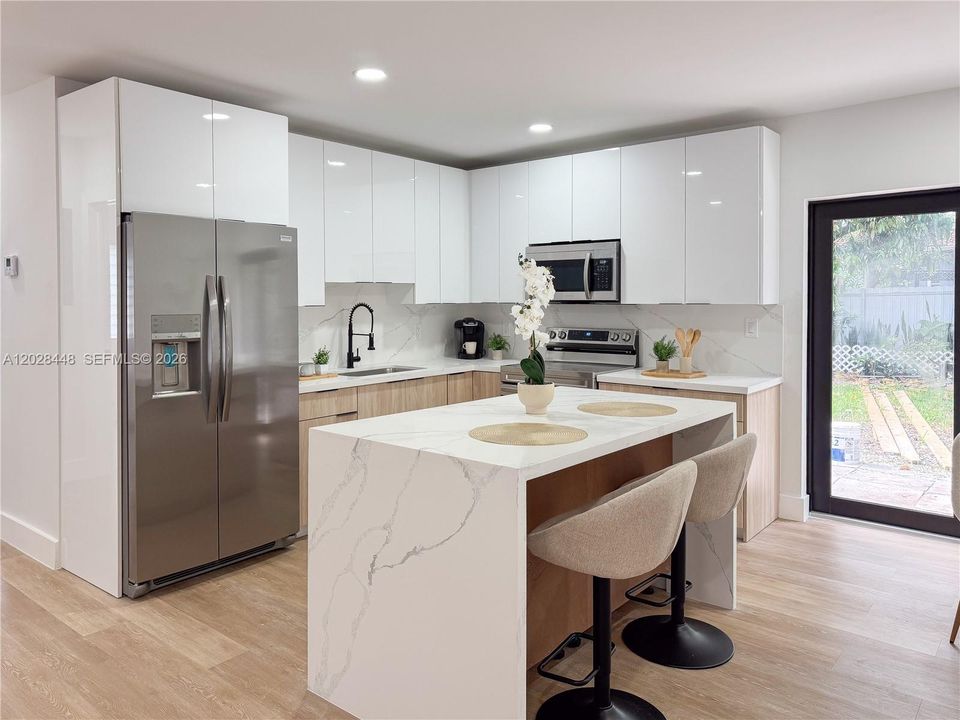 Active With Contract: $520,000 (3 beds, 2 baths, 1181 Square Feet)