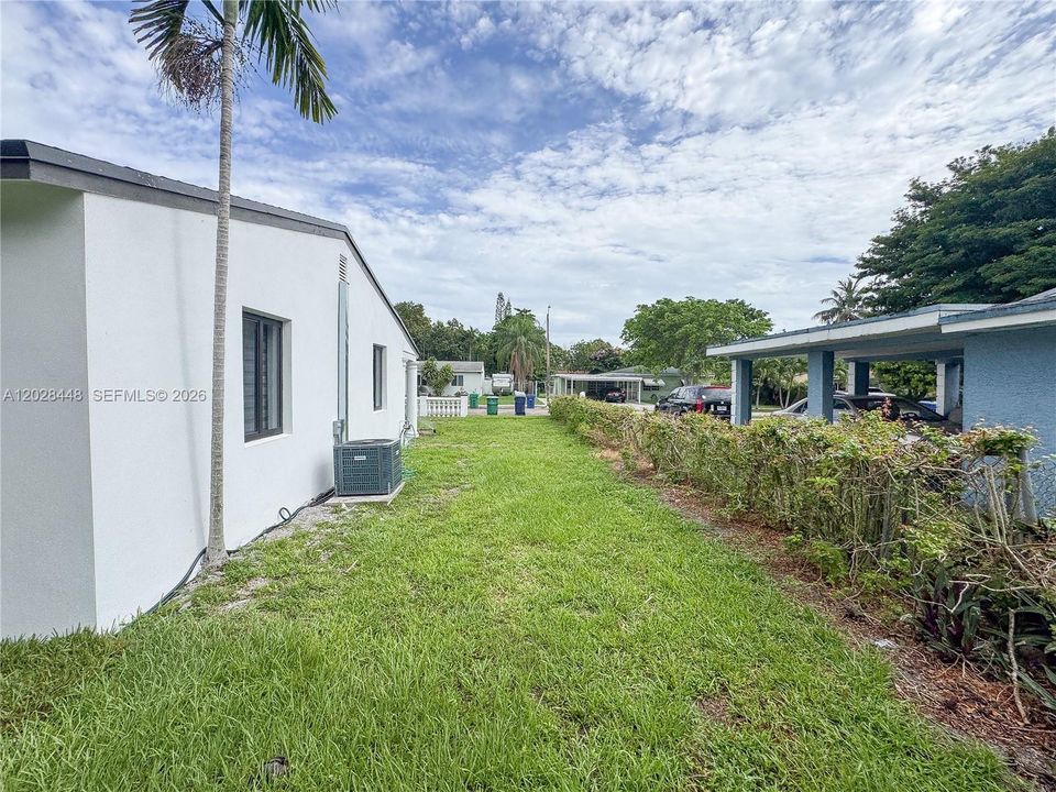 Active With Contract: $520,000 (3 beds, 2 baths, 1181 Square Feet)