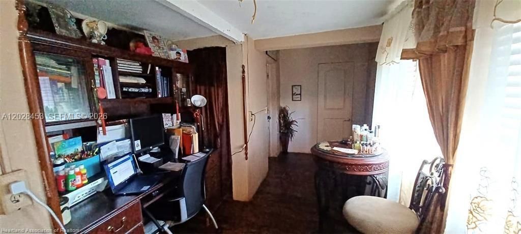 Под контрактом: $135,000 (3 спален, 2 ванн, 1071 Квадратных фут)