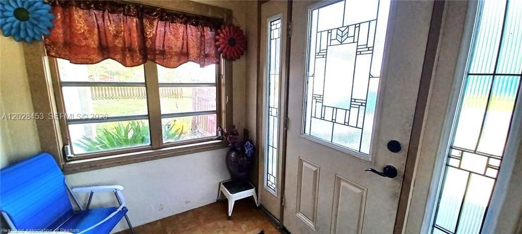 Под контрактом: $135,000 (3 спален, 2 ванн, 1071 Квадратных фут)