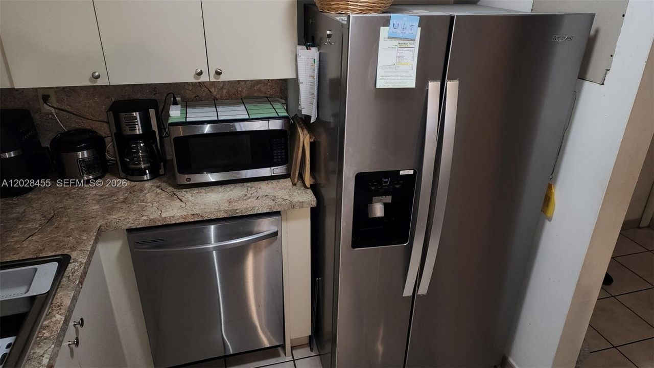 Recently Sold: $239,000 (1 beds, 1 baths, 730 Square Feet)