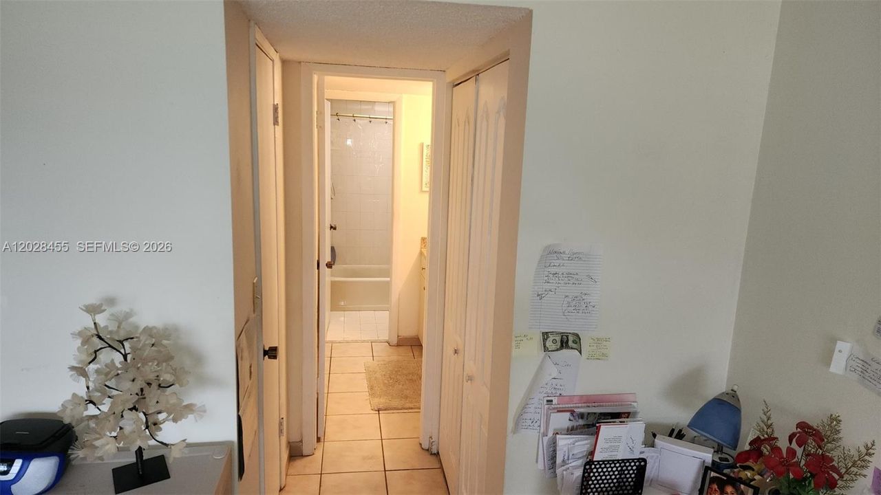 Recently Sold: $239,000 (1 beds, 1 baths, 730 Square Feet)