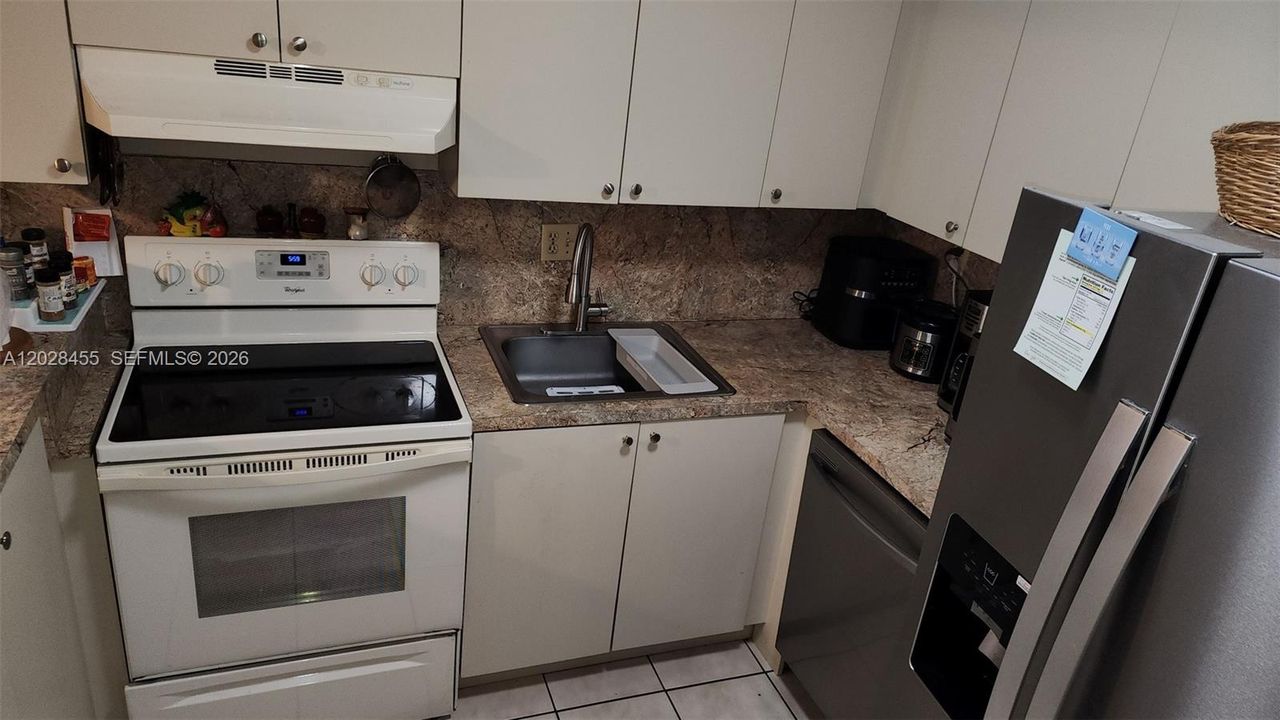 Recently Sold: $239,000 (1 beds, 1 baths, 730 Square Feet)