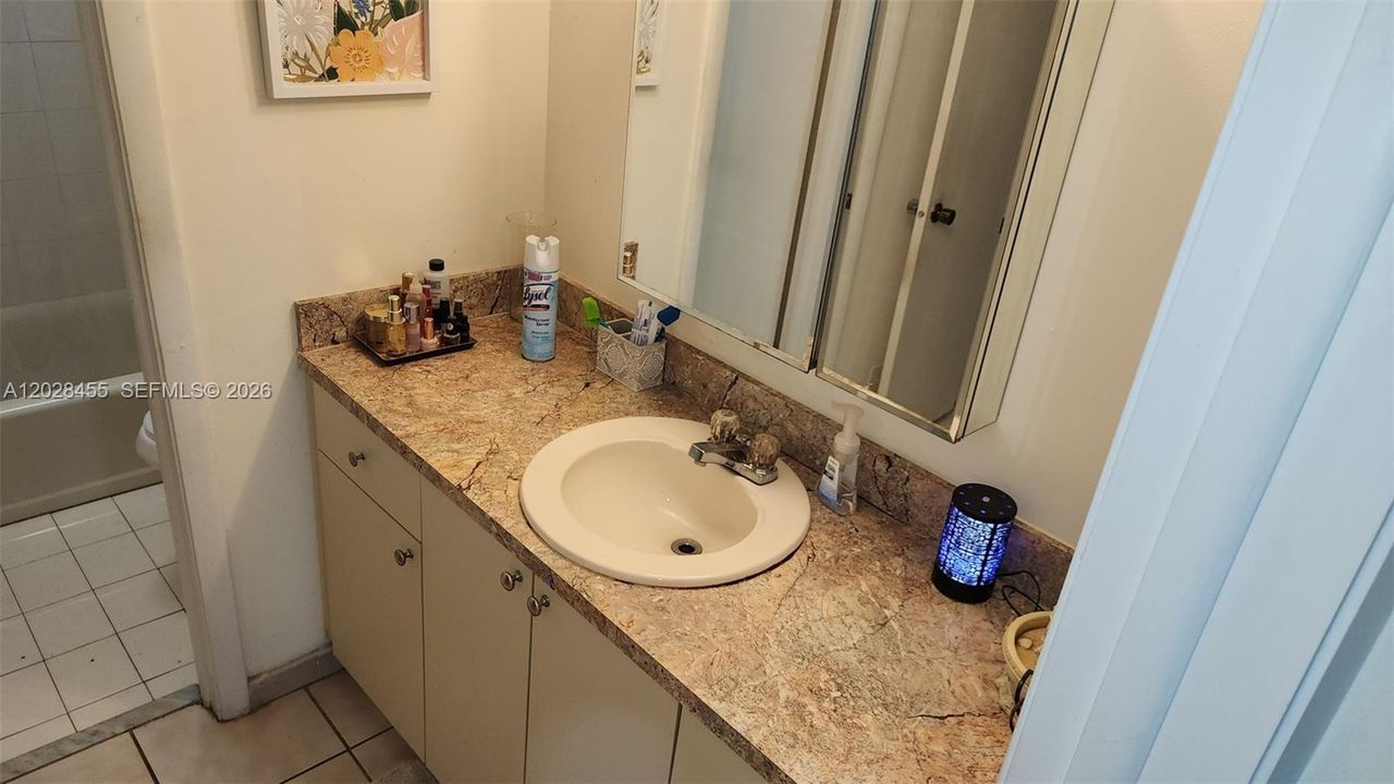 Recently Sold: $239,000 (1 beds, 1 baths, 730 Square Feet)
