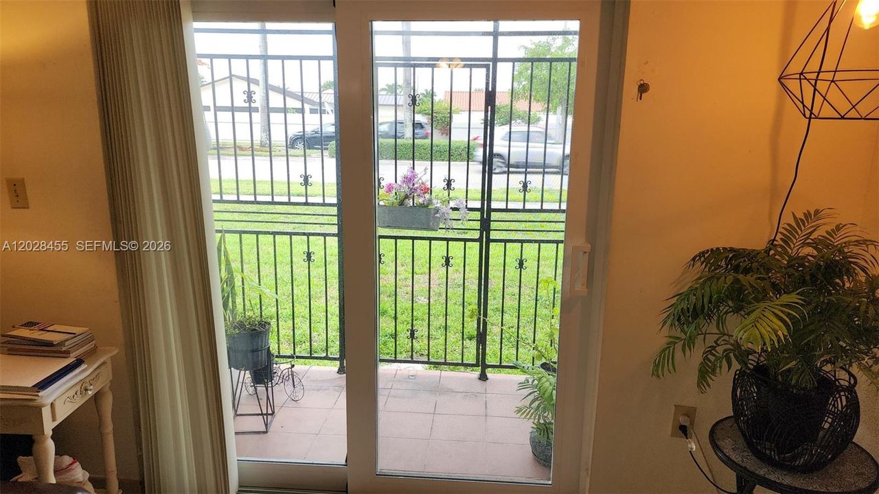 Recently Sold: $239,000 (1 beds, 1 baths, 730 Square Feet)