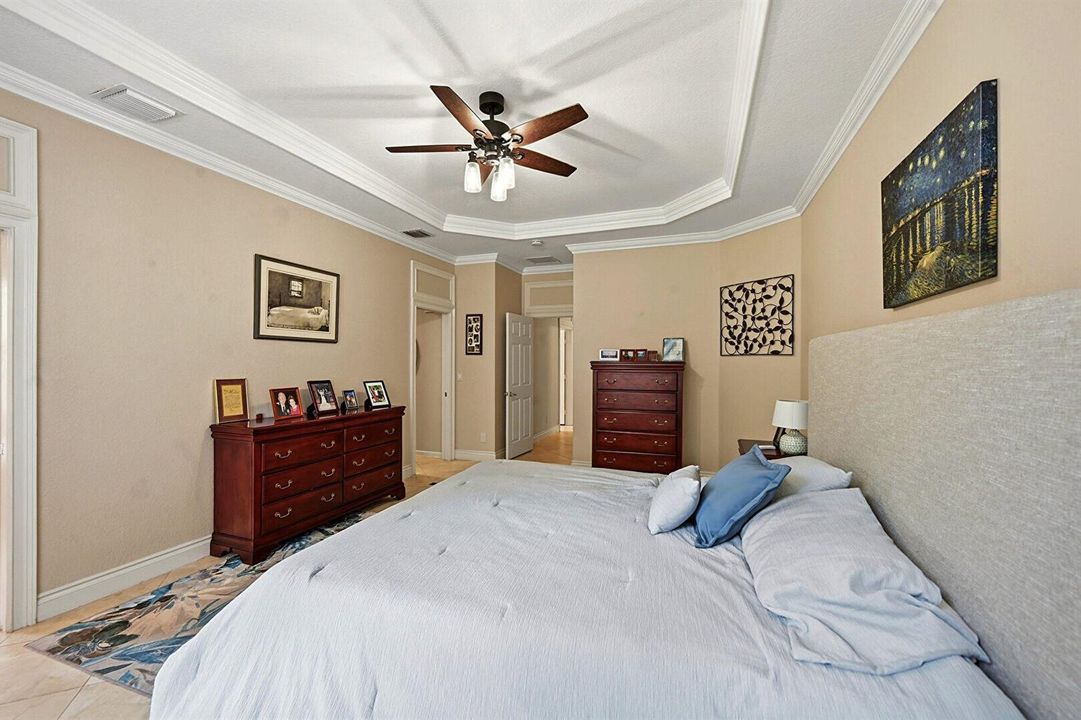 Grand Primary Room