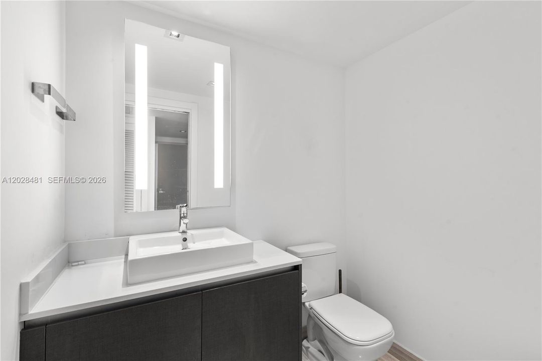 Active With Contract: $5,800 (1 beds, 1 baths, 787 Square Feet)