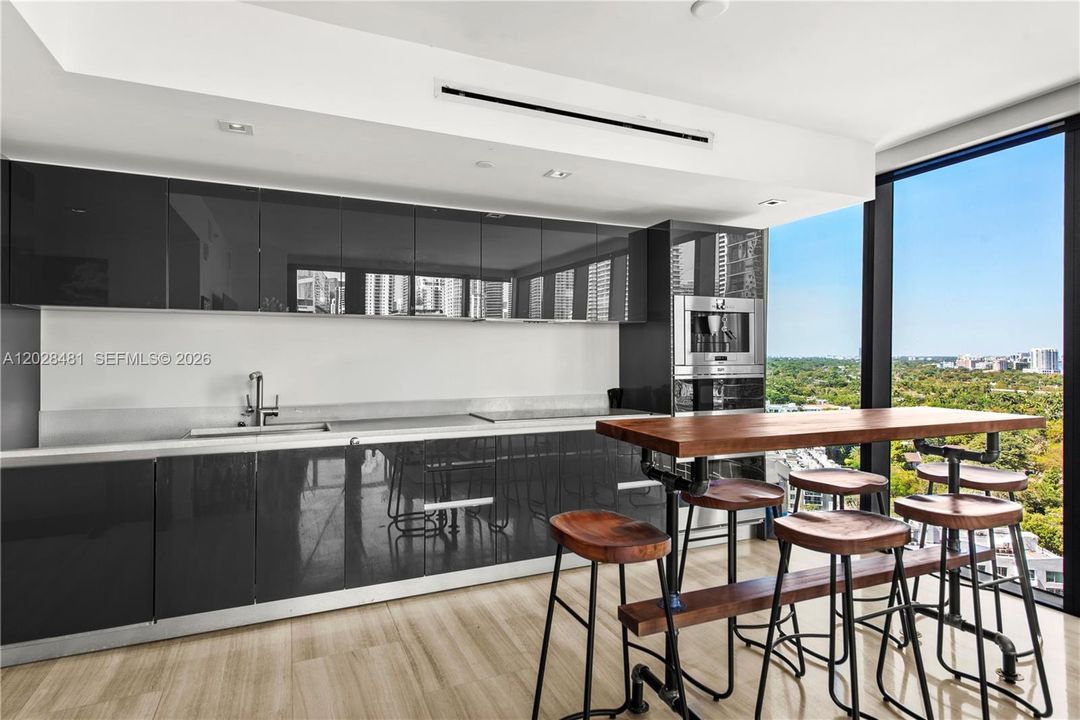 Active With Contract: $5,800 (1 beds, 1 baths, 787 Square Feet)