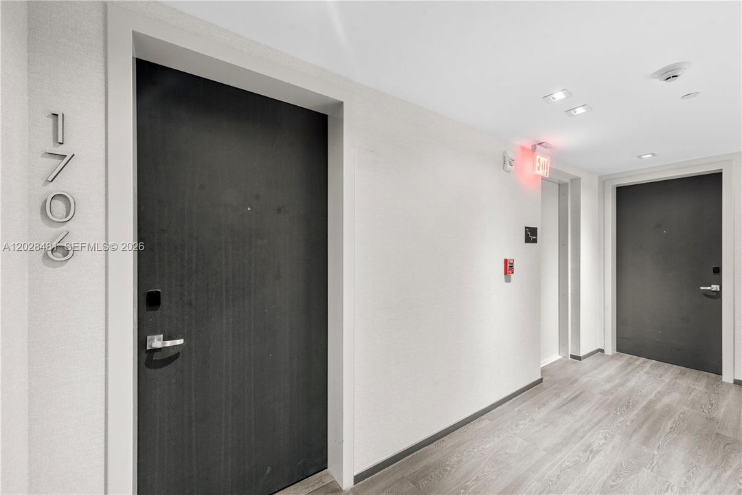 Active With Contract: $5,800 (1 beds, 1 baths, 787 Square Feet)