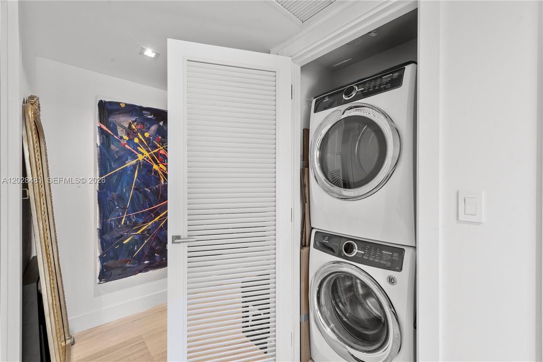 Active With Contract: $5,800 (1 beds, 1 baths, 787 Square Feet)