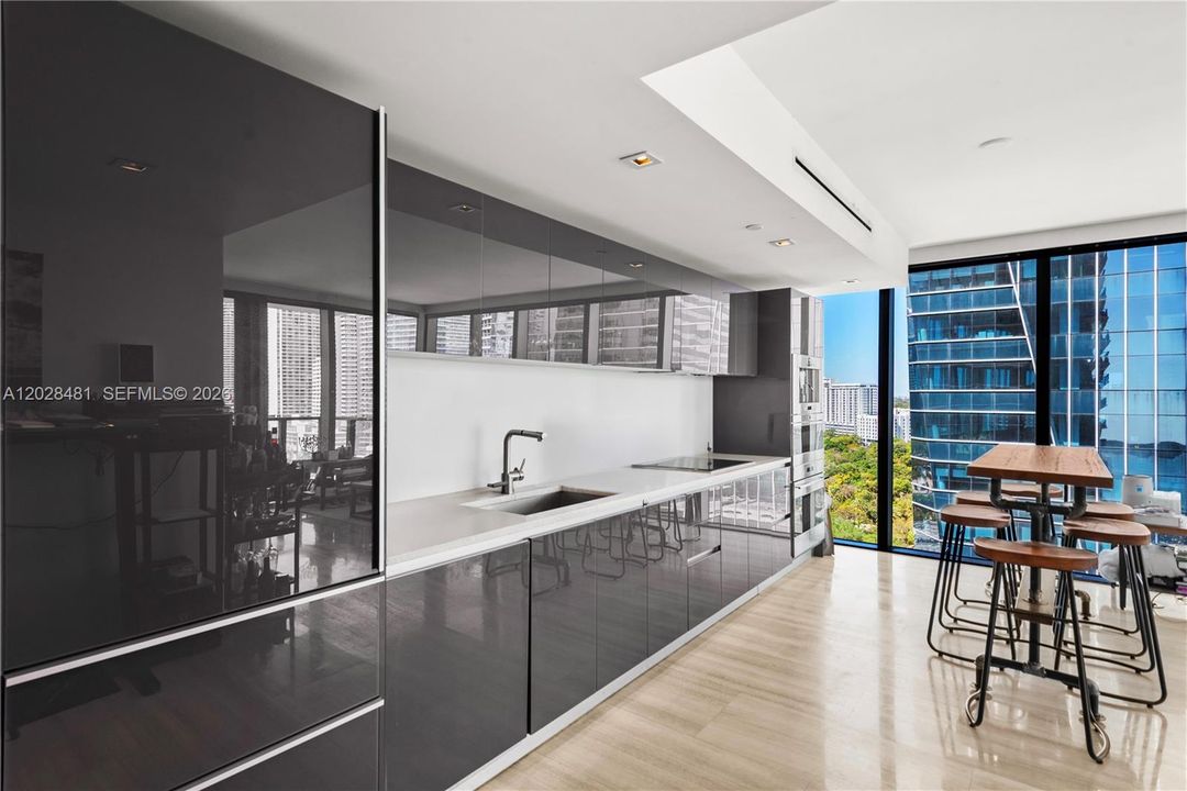 Active With Contract: $5,800 (1 beds, 1 baths, 787 Square Feet)