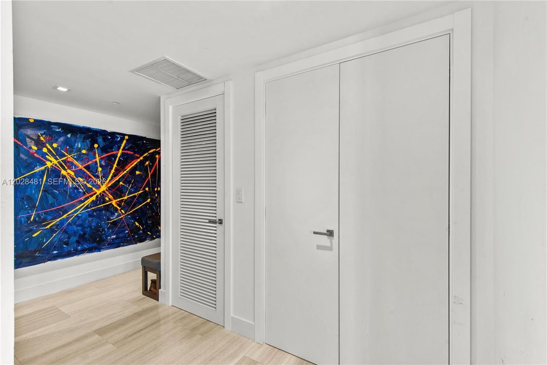 Active With Contract: $5,800 (1 beds, 1 baths, 787 Square Feet)
