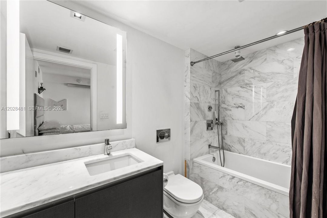 Active With Contract: $5,800 (1 beds, 1 baths, 787 Square Feet)
