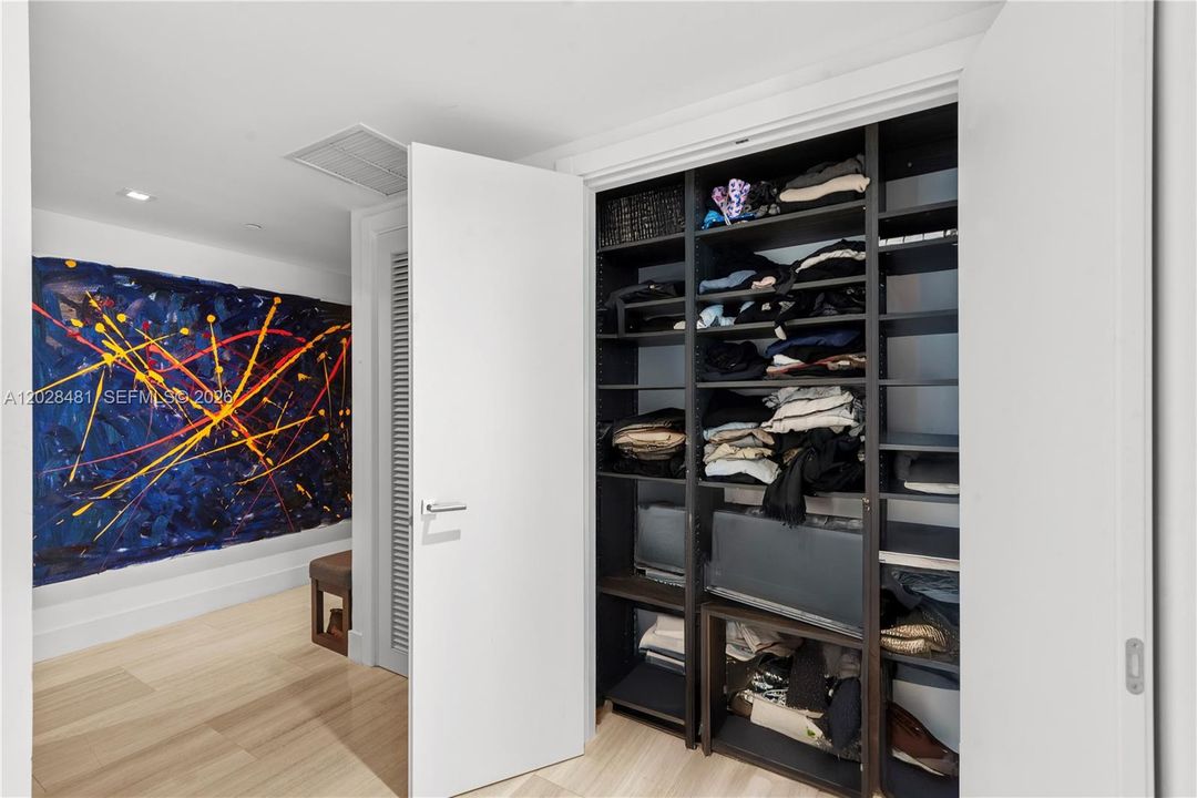 Active With Contract: $5,800 (1 beds, 1 baths, 787 Square Feet)