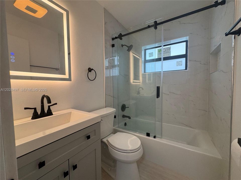 For Rent: $3,500 (2 beds, 1 baths, 970 Square Feet)