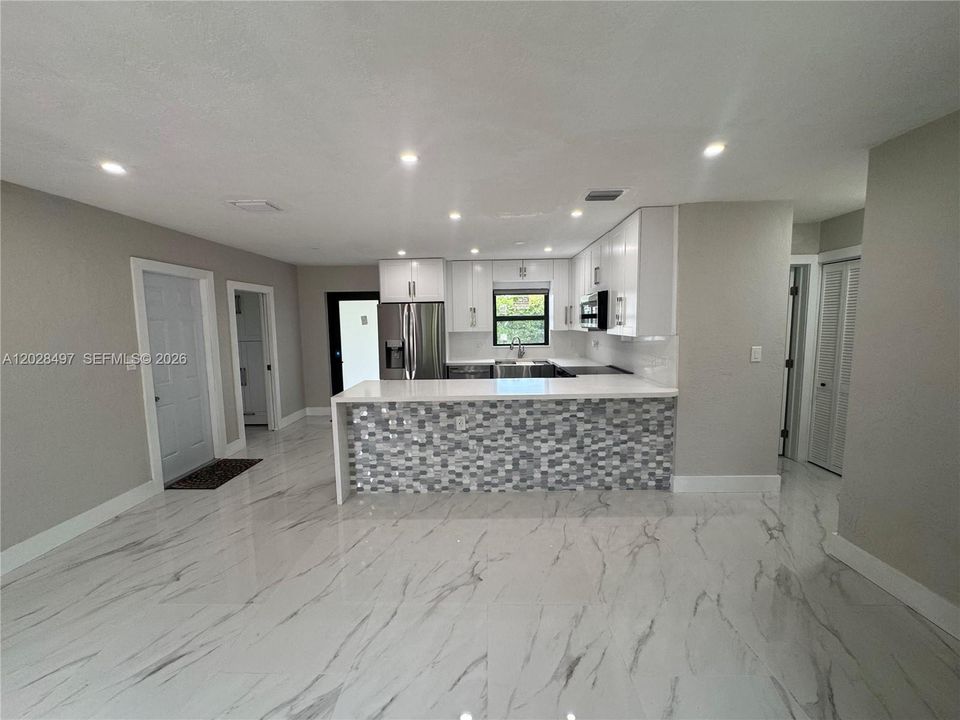 For Rent: $3,500 (2 beds, 1 baths, 970 Square Feet)