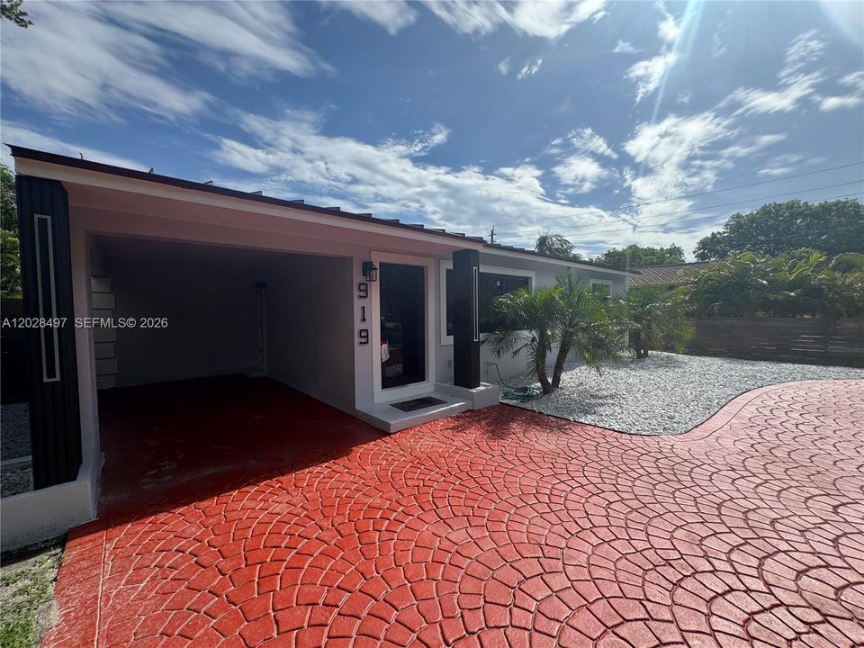 For Rent: $3,500 (2 beds, 1 baths, 970 Square Feet)