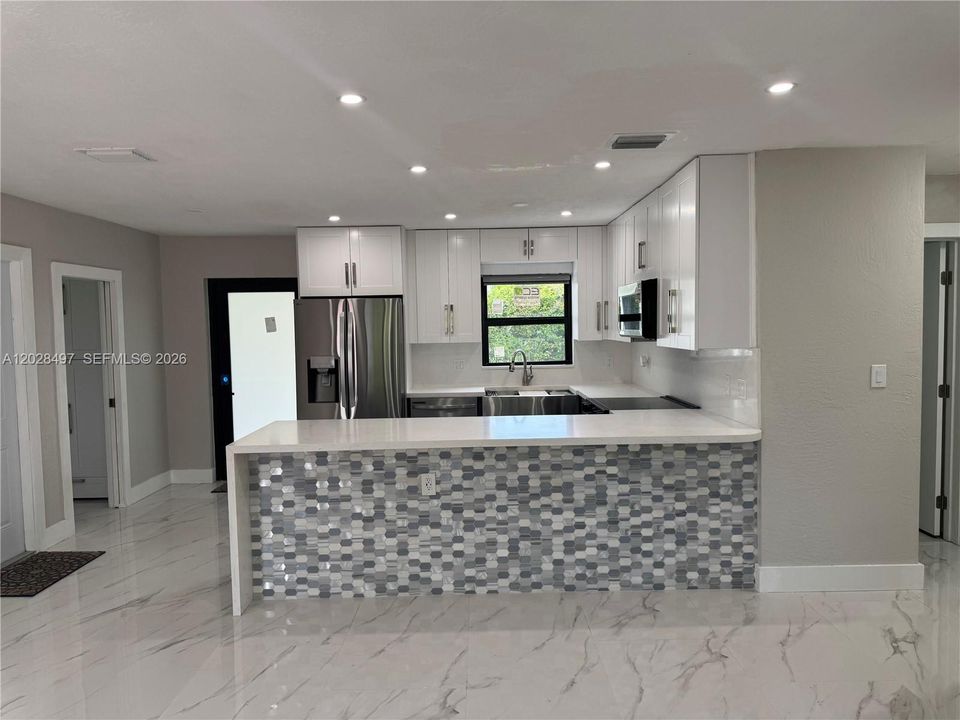 For Rent: $3,500 (2 beds, 1 baths, 970 Square Feet)