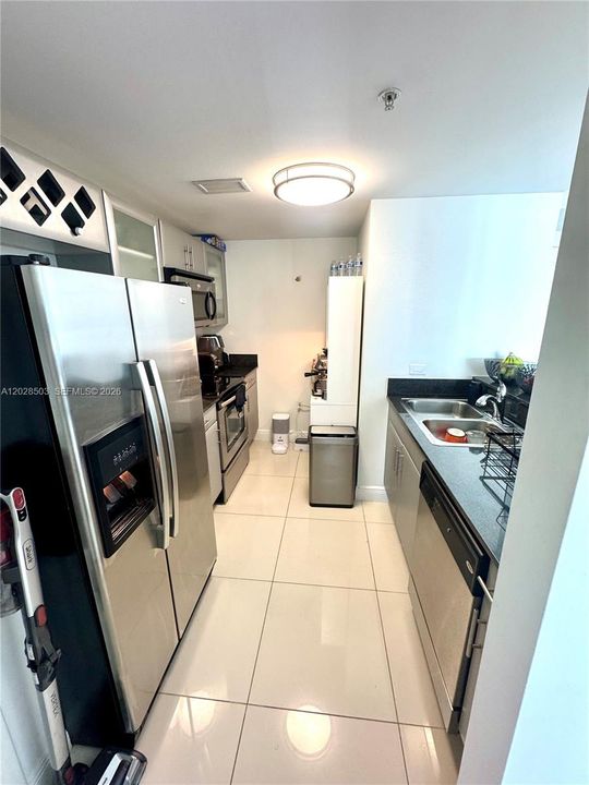 For Sale: $360,000 (2 beds, 2 baths, 967 Square Feet)