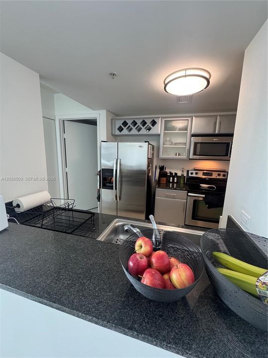 For Sale: $360,000 (2 beds, 2 baths, 967 Square Feet)